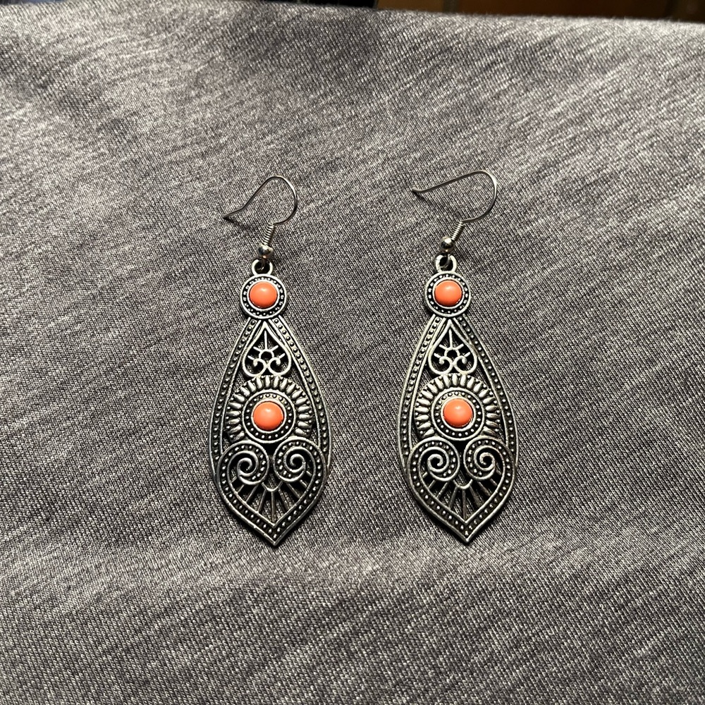 💗 4/$10 - Pink bohemian Drop Earrings